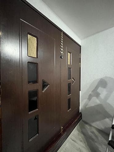 avropa qapilari 2019: İkiyarpaq taxta giriş qapısı - Material: tünd rəngli ağac/laminat — 2