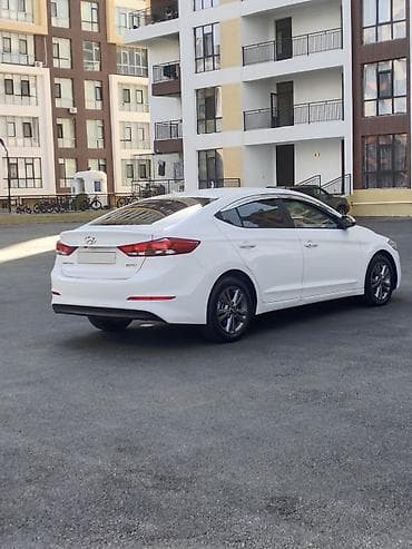 kia optima 2013: Hyundai Elantra: 1.6 l | 2016 il Sedan — 4