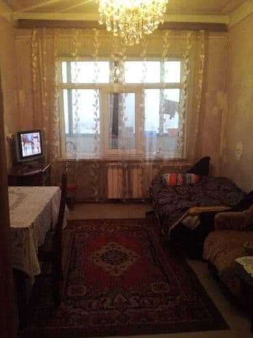 9 ci mikrorayon satilan evler: Bakı, 4 otaqlı, Köhnə tikili, 90 kv. m — 1