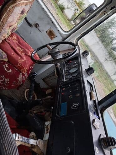 avtomat sürət qutusu: Model: PAZ-672 tipli kiçik avtobus Xüsusiyyətlər: - Korpus: ikirəngli — 7