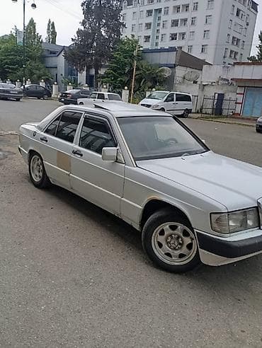 Mercedes-Benz 190: 2 l | 1986 il Sedan — 3