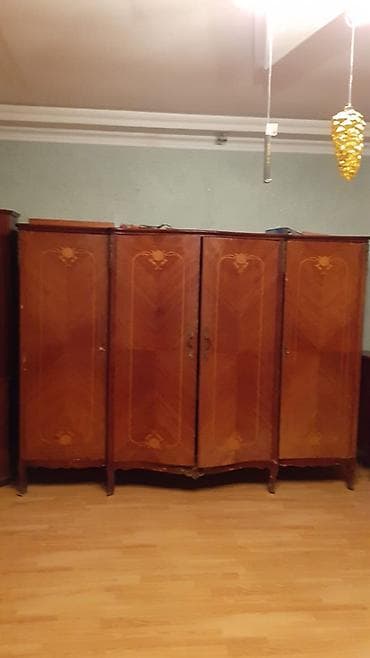 daraq desti: Klassik üslubda massiv ağacdan hazırlanmış mebel dəsti. Tərkibi: - 4 — 1