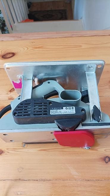 taxta mişar: İnterskol R-82/710 elektrikli rəndə - Güc: 710 Vt - Şəbəkə: 220 V ~ — 2