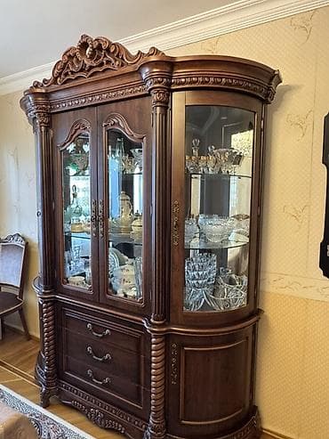 tut: Klassik üslubda ağac vitrin-bufet - Material: təbii ağac karkas, qatı — 2