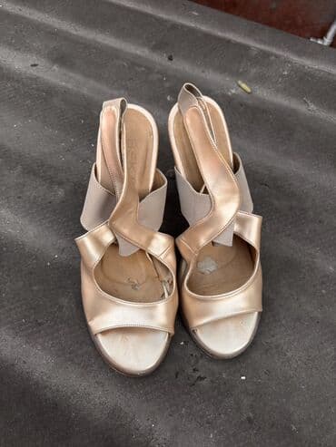 босоножки без каблука: Размер: 39, цвет - Золотой, Б/у — 2