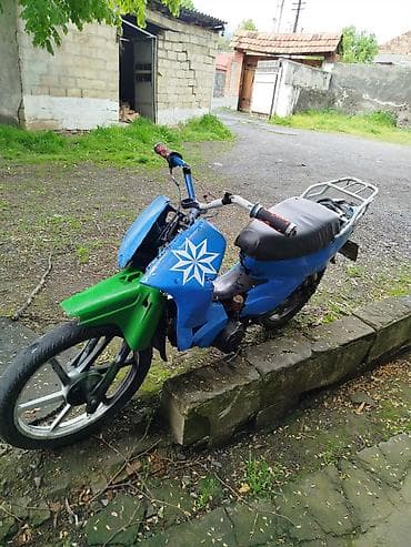 Skuter tipli motosiklet – mavi/göy korpus, yaşıl ön qanadlı