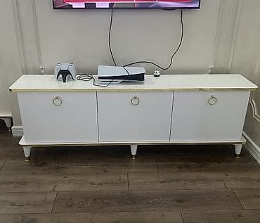 Düz TV altlığı, Polkasız, Taxtalı