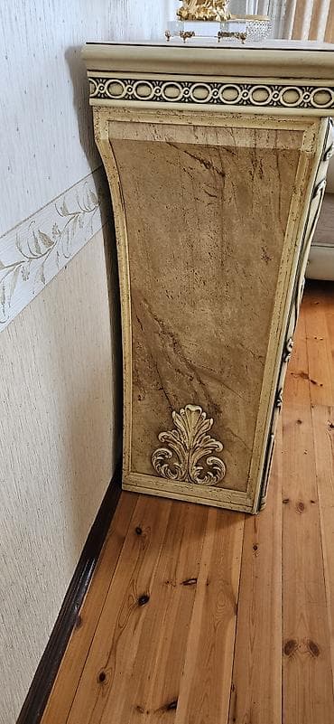 bufet: Klassik üslubda vitrin/konzol şkaf Malaziya istehsal eni:135sm — 2