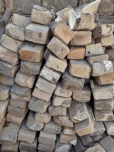 qapi demir qapi seyf qapi: Tikinti üçün kərpiclər. 250-300 ədəd aralığı. Qiymət 0.30 qəpik — 2