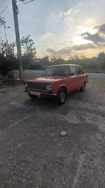 moto blok: VAZ 2101, qırmızı sedan - Kuzov: 4 qapılı sedan, klassik xrom — 1