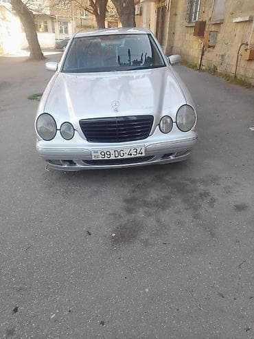 Mercedes-Benz E-Class: 2 l | 2000 il Sedan