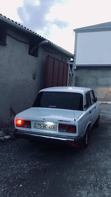 volkswagen passat 2005: VAZ 2107, ağ rəng, sedan kuzov. Mexaniki sürətlər qutusu, arxa — 2