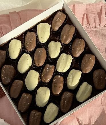 buket güllər: Şokoladlı xurma və trüflər – hədiyyəlik assorti kompozisiyalar Məhsul — 2