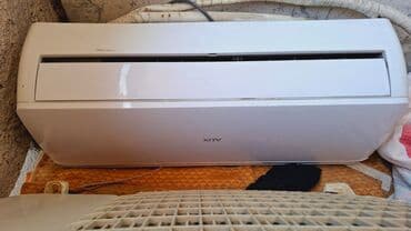 ev ucun kondisaner: AUX markalı, ağ rəngli kondisioner modeli. Bu model həm otaq daxili — 2