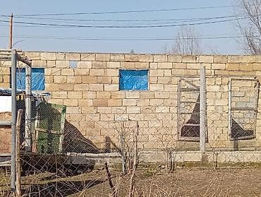 əmlak satışı: Salam satılır Lənkəranda kəgə 6 sütun içində qaz işıq su daimidir - — 10