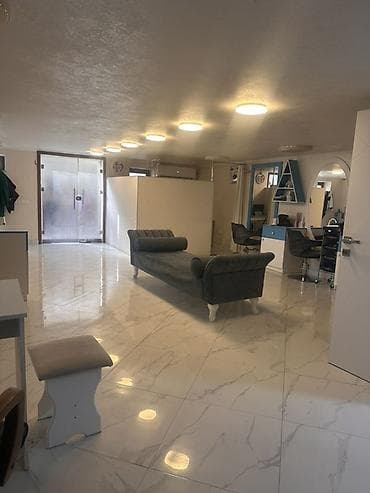 divar saat: Gözəllik salonu üçün tam təchiz olunmuş məkan - Geniş və işıqlı zal — 3