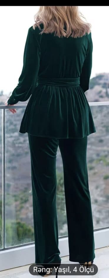 Jiletlər: Məhsul: Qadın samt dəst - Rəng: Tünd yaşıl (şəkildə göstərilən) - — 2