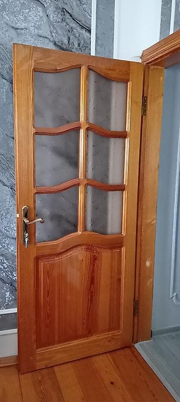 İşlənmiş Otaq qapısı Zamok ilə, Ünvandan götürmə