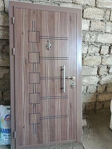 Seyf qapı ağır çox keyfiyyətli qapı,di, çox az istifadə olunub təzədən