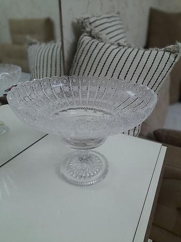 Kristal ayaqlı meyvə qabı - Material: şəffaf kəsimli kristal/şüşə -