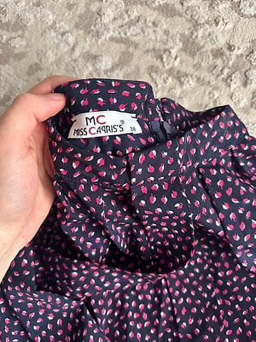 dini klon: Miss Capris’s qadın köynəyi – ölçü 38 - Rəng və naxış: tünd göy fon — 4