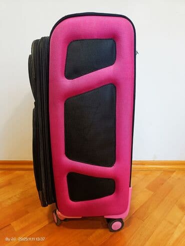 İdman qidaları: Səyahət çamadanı – yumşaq korpuslu, 4 təkərli, qara‑çəhrayı dizayn — 5