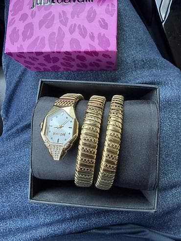 Just Cavalli qadın saatı - Brend: Just Cavalli - Set: 1 ədəd saat -