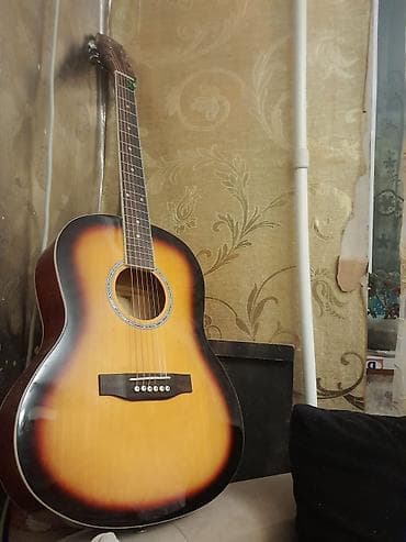 Rus gitarası Materialı tam təmiz taxtadır Yaxşı vəziyyətdədir. 15