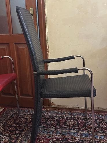 metbex mebel: Unvan razin6 eded qara 4 eded qırmızı 4 eded kariçni biri 20 manat — 1