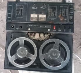 ikinci el sukute: Əntiq maqnitafon, Tesla 1985 ci ilin . Yeni kimidir. Qiymətdə — 3