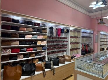 qizilin qramin qiymeti: Satılır; yalnız mebellər içindəki setkalar və qarmaqlar. Vitrində olan — 1