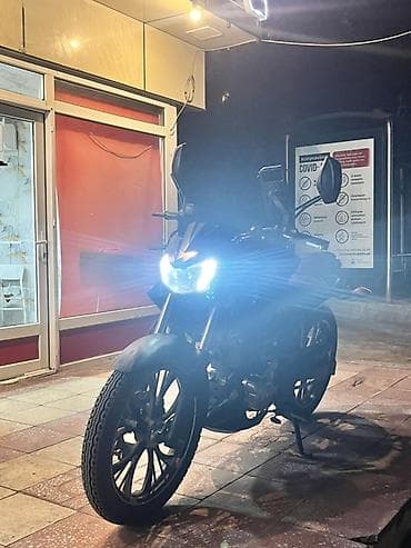 dort teker motor: Sport-naked üslubunda şəhər motosikleti Moto yaxşı vəzyyətdədir — 2