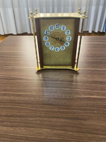 старинные напольные часы для дома: Qedimi saat Bu, qızılı metal çərçivəyə və tünd qəhvəyi taxta yan — 1