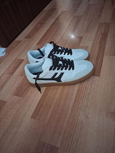 sport ayaqqabilar: Ağ rəngli idman ayaqqabısı – klassik dizayn - Üst hissə: ağ rəngli — 1