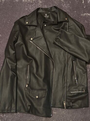 Dəri kurtka, M