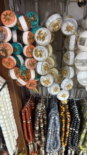 Kişi ayaqqabıları: Məhsul: Dekorativ təsbeh Təsvir: - Böyük ölçülü, dairəvi muncuqdan — 1