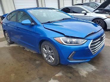 Hyundai: Hyundai Elantra sedan, mavi rəng. - Korpus: 4 qapılı, aerodinamik — 2