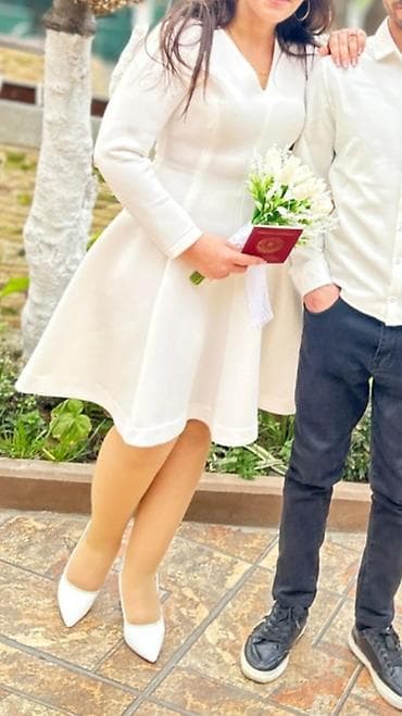 Ağ rəngli zərif qısa gəlin/nişan paltarı - Stil: A-kəsim, ədalı ətək