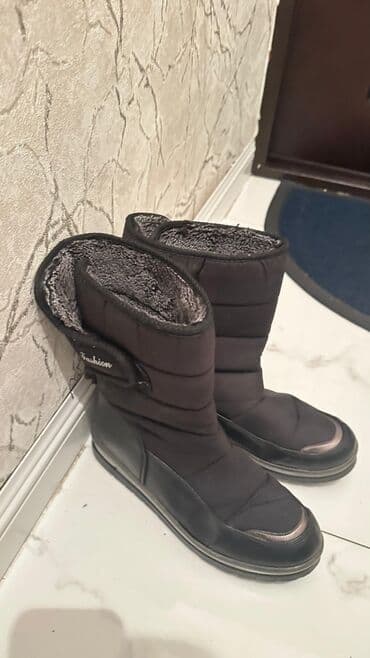 Qadın qış çəkmələri - Rəng: qara - Model: orta uzunluqda lalafo.az -da Qadın qış çəkmələri - Rəng: qara - Model: orta uzunluqda