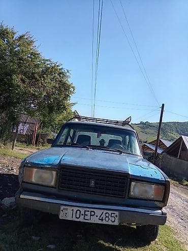 Lada 2107, mavi rəng. Sedan kuzov, arxa ötürücü. Ön və arxa tərəfdən — 1