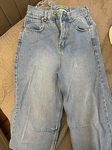 35 razmer. Bir nece defe geynilib. Baggy modeldi