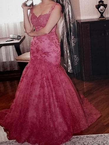 Zərif gecə/libas – balıq kəsimli, çəhrayı rəngdə. - Model: balıq