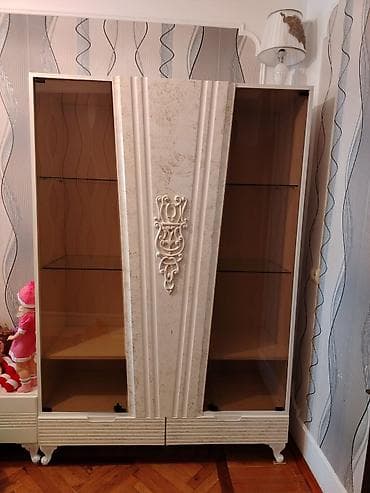 vitrin dolab: Şüşəli vitrin dolabı – klassik dizayn - Rəng: krem/ivori tonlarda, ön — 3