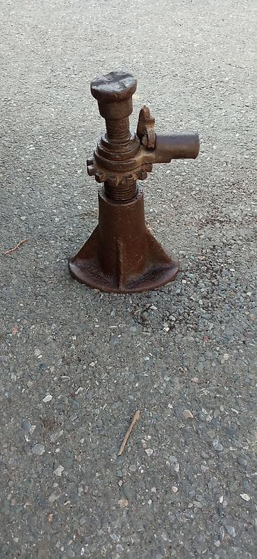 Мототранспорт: Satılır: 2 ədəd domkrat dəsti – hidravlik və vint tipli. - Hidravlik — 4