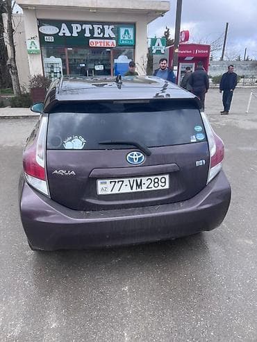 toyota corolla 1 4 benzin: Toyota Aqua Hybrid hatchback - Yanacaq sistemi: Hibrid (benzin + — 3