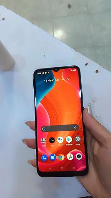 Android smartfon - Ekran: damcı formalı ön kamera kəsiyi olan tam lalafo.az -da Android smartfon - Ekran: damcı formalı ön kamera kəsiyi olan tam