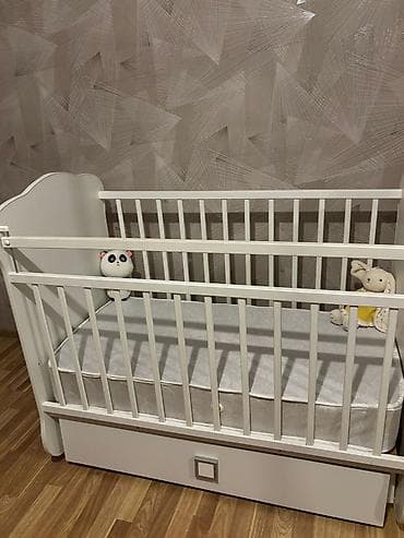 korpə beşiyi: Oğlan və qız üçün, Yeni, Dördbucaq, Beşik, Matras ilə, Yellənmə mexanizmsiz — 1