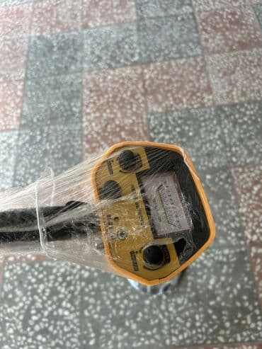 qizil axtaran: Metal detektoru – əllə tutulan model - Rəng: sarı/qara panel - — 1