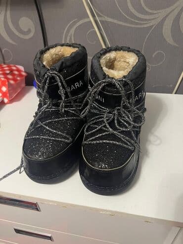 детские зимние перчатки: Chiara Ferragni qış çəkmələri.Hediyye alinib.Razmeri boyuk geldi.36 — 5