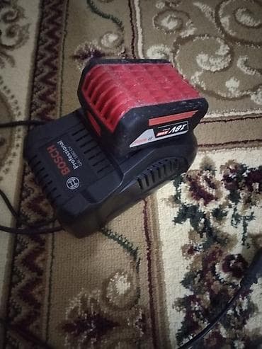 Bosch Professional 18V Li-Ion akkumulyator və şarj cihazı seti - — 2